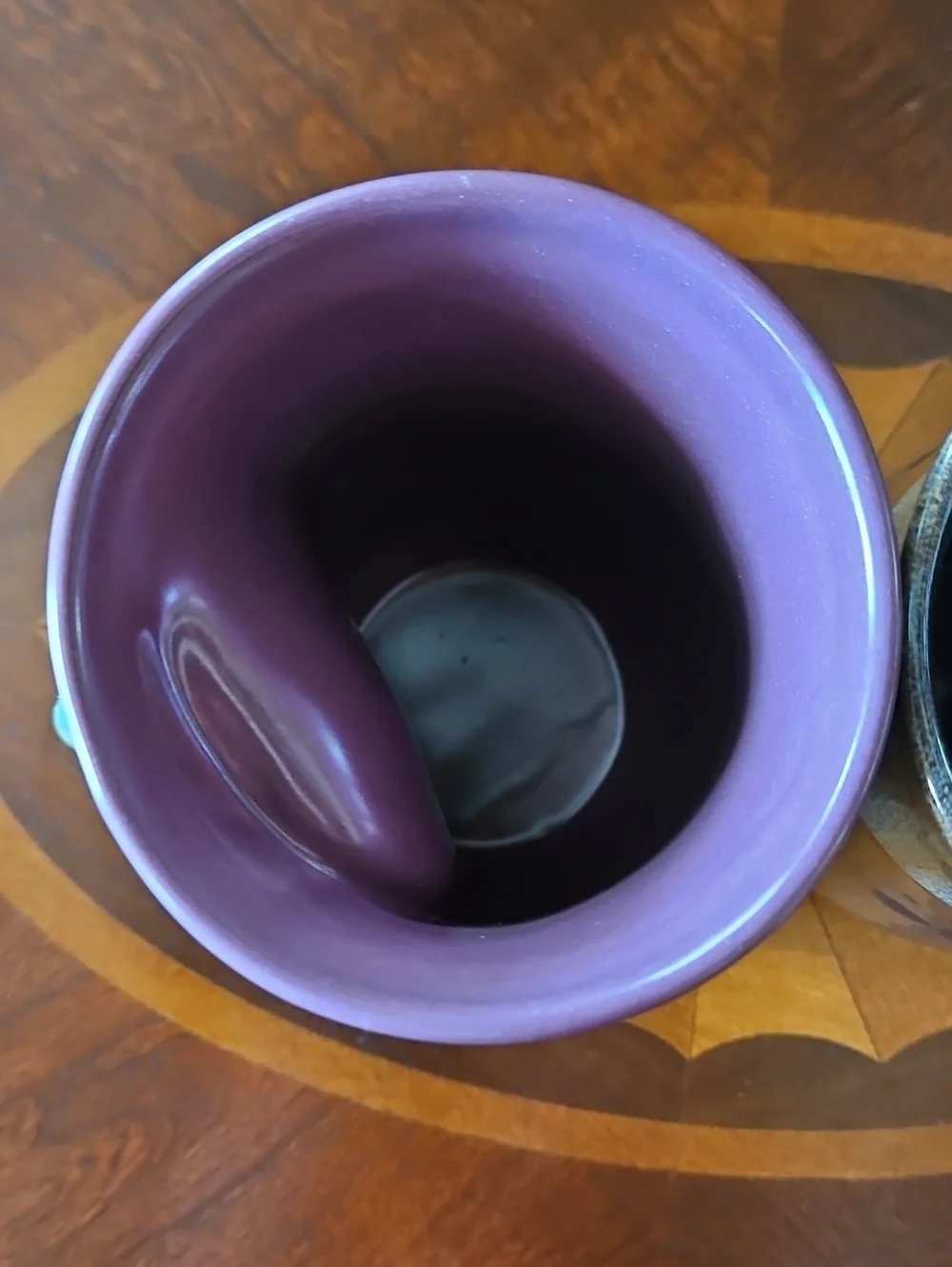 2 VTG Signed Neher Clay In Motion Handwarmer Snug Mugs Stoneware Right & Left